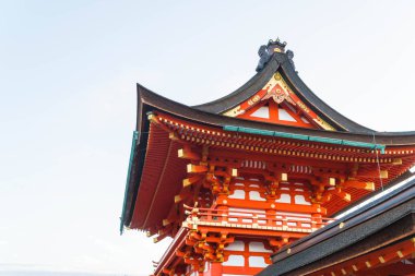 Güzel mimari Fushimiinari Taisha Shrinetemple Kyoto