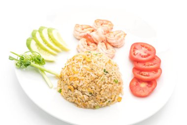 Kızarmış pirinç ve karides.