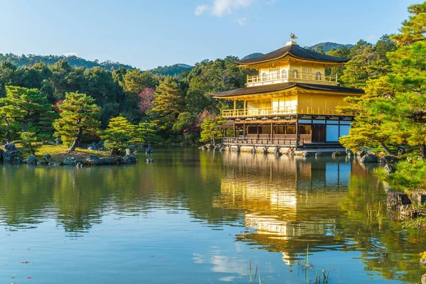 O Pavilhao Dourado Templo De Kinkaku Ji Em Kyoto Japao Stock Photo C Cowardlion