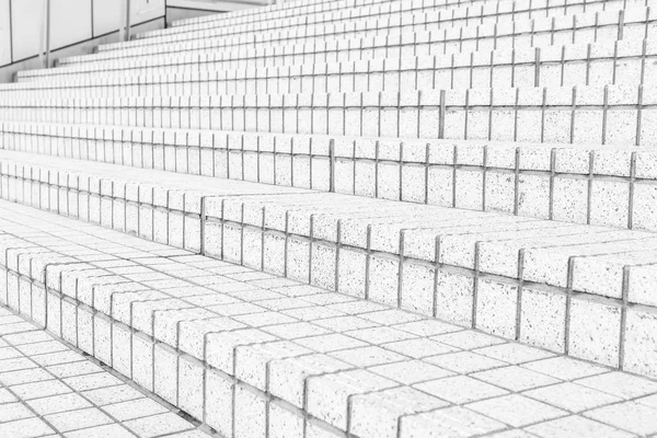 Kakel trappor i svarta och vita tonen — Stockfoto