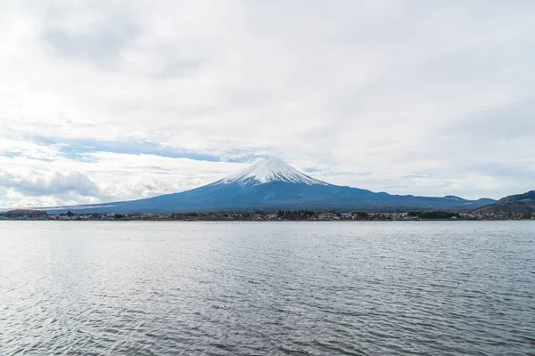 Mountain Fuji San at Kawaguchiko Lake in Japan. — Stock Photo, Image