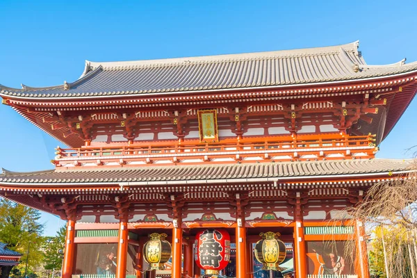 Tokyo-Kasım 28: Budist tapınağı Sensoji Tokyo kalabalık insanlara