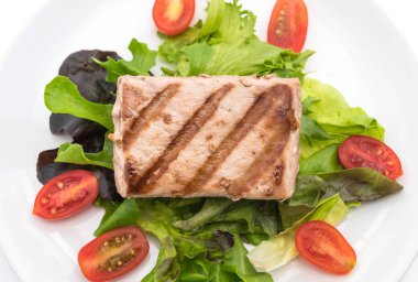 Tuna biftek salatası ile