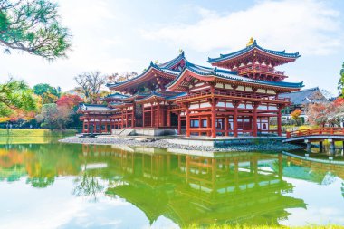 Güzel mimari Byodo içinde Kyoto tapınakta.