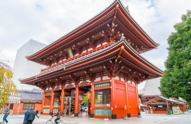 Güzel mimari Asakusa alanında çevresinde Sensoji Tapınağı'nda 