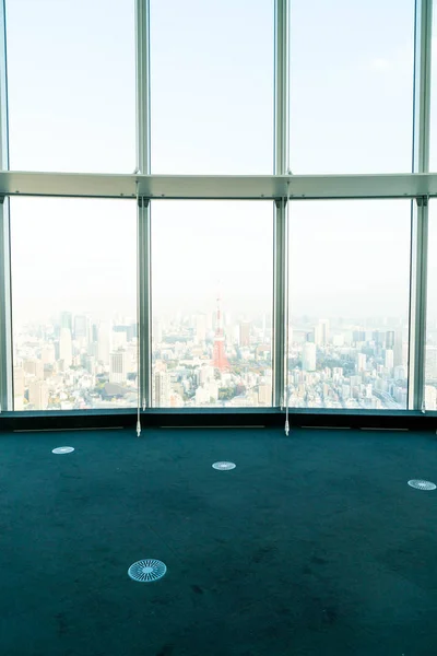 Janela do edifício com fundo Torre de Tóquio — Fotografia de Stock