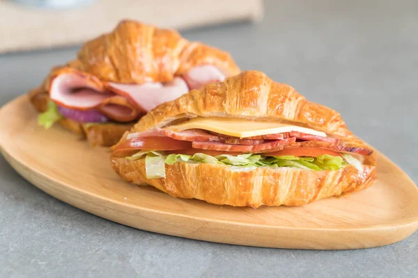 Prosciutto cotto al croissant — Foto Stock