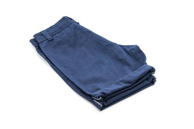 beyaz üzerine kısa pantolon