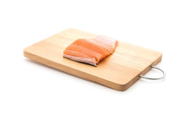 ahşap tahta üzerinde taze somon