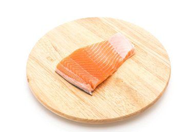 ahşap tahta üzerinde taze somon