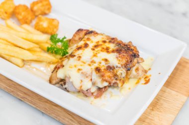 tavuk ve domuz eti biftek