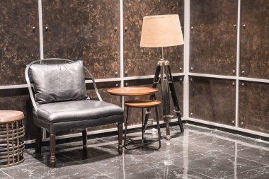 boş sandalye dekorasyon oturma odasında 