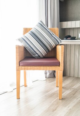 Kanepe oturma Interio dekorasyonda güzel lüks yastık