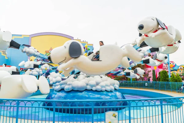 Osaka, Japón - NOV 21 2016: Las atracciones del parque temático basado en — Foto de Stock