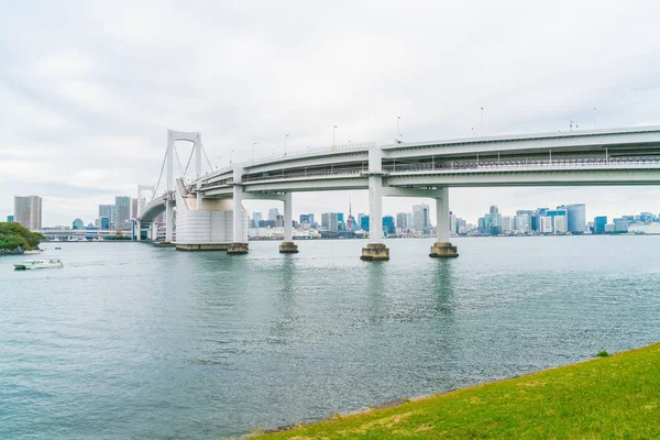 Regenbogenbrücke in odaiba, Tokio — Stockfoto