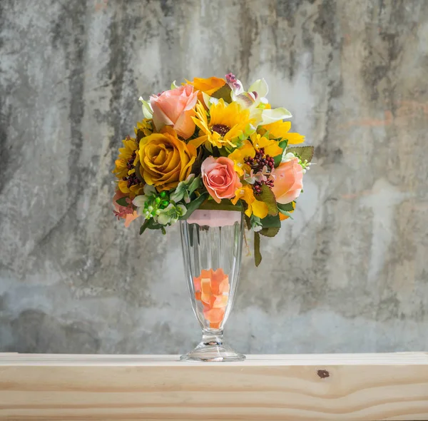 buket çiçek vazosu