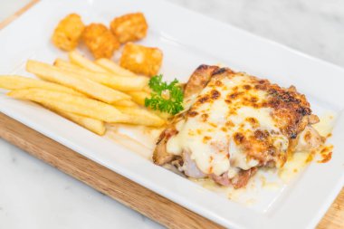 tavuk ve domuz eti biftek