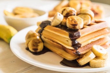 çikolata ile muz gözleme