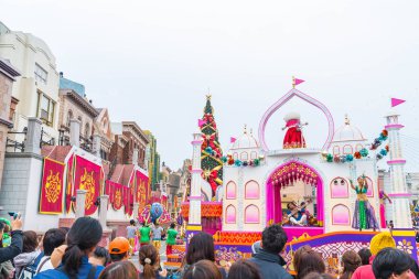 Osaka, Japonya - 21 Kasım 2016: Yeni festivale, yeniden doğmuş Parade, celeb