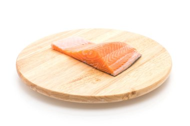 ahşap tahta üzerinde taze somon