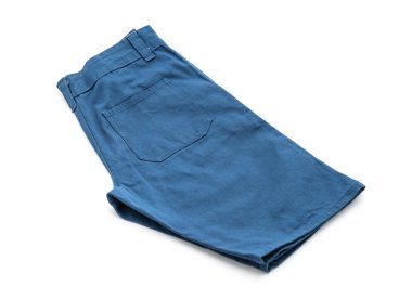 beyaz üzerine kısa pantolon