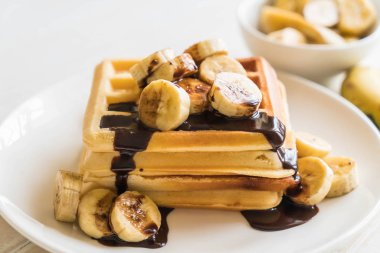 çikolata ile muz gözleme