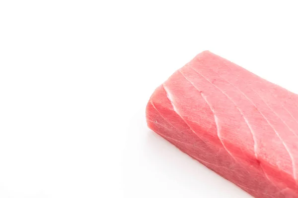 Frischer Thunfisch auf weißem — Stockfoto
