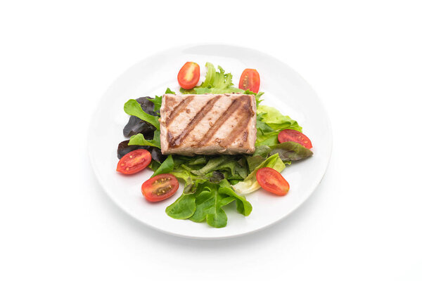 tuna steak with salad