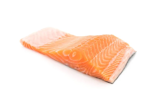 Verse zalm op wit — Stockfoto