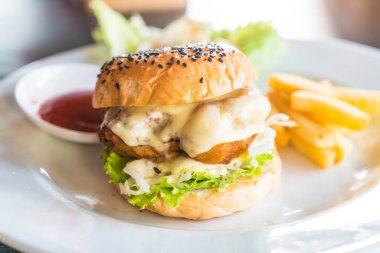 kızarmış tavuk burger peynirli