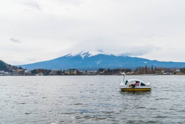 Dağ Fuji San ile bulutlu 