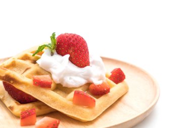 çilek beyaz ile waffle
