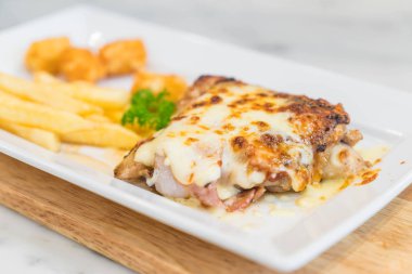 tavuk ve domuz eti biftek