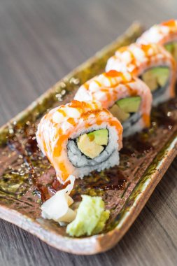 Izgara somon suşi roll