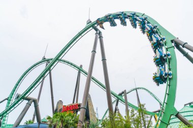 Osaka, Japonya - 21 Kasım 2016: Roller coaster Universal Studios