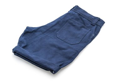 beyaz üzerine kısa pantolon