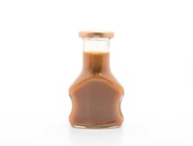 beyaz üzerine karamel şişe sos 