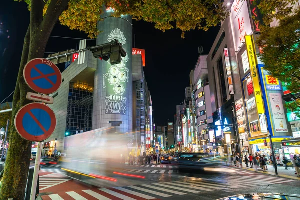 Tokyo, Japonya, 17 Kasım 2016: Shibuya Crossing, şehir sokak ile