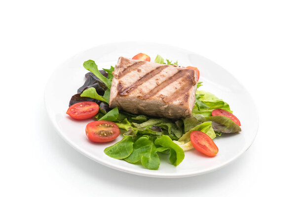 tuna steak with salad