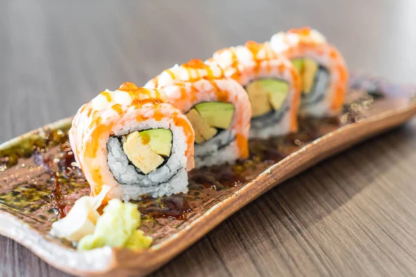 Izgara somon suşi roll