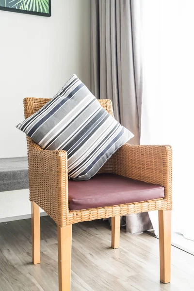 Kanepe oturma Interio dekorasyonda güzel lüks yastık