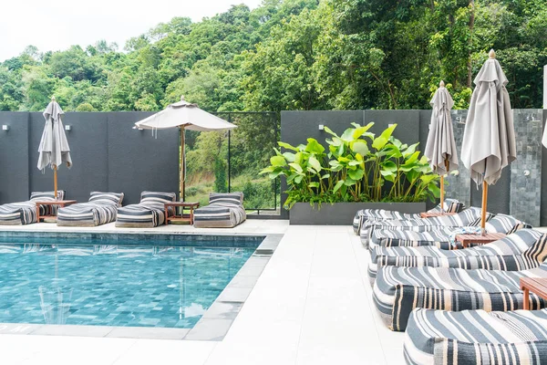Schöner Luxus-Swimmingpool im Hotel Pool Resort — Stockfoto