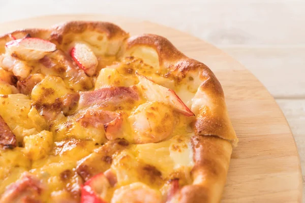 Ev yapımı hawaiian deniz ürünleri pizza