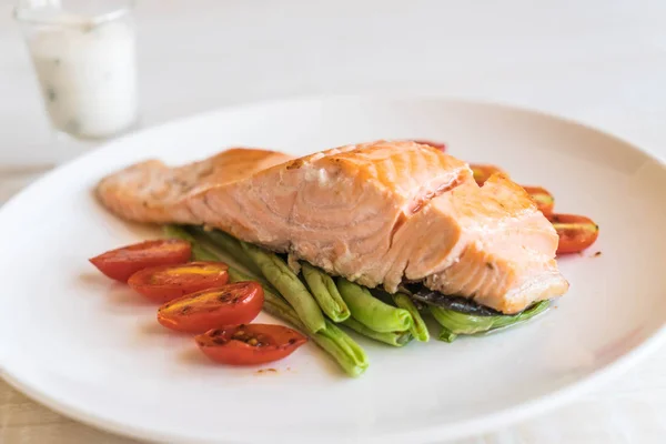 Filete de salmón a la parrilla — Foto de Stock