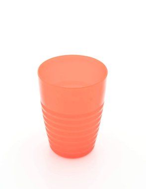 kırmızı plastik cam