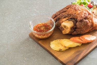 Gevrek domuz knuckle veya Alman domuz Hocks