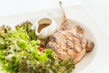 Salatalı biftek.