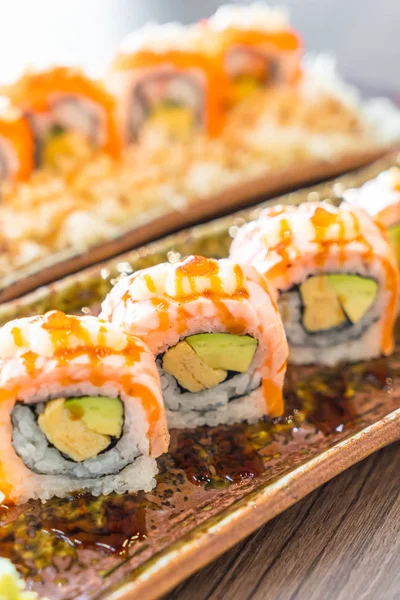 Izgara somon suşi roll