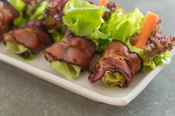 pastırma ile salata rulo