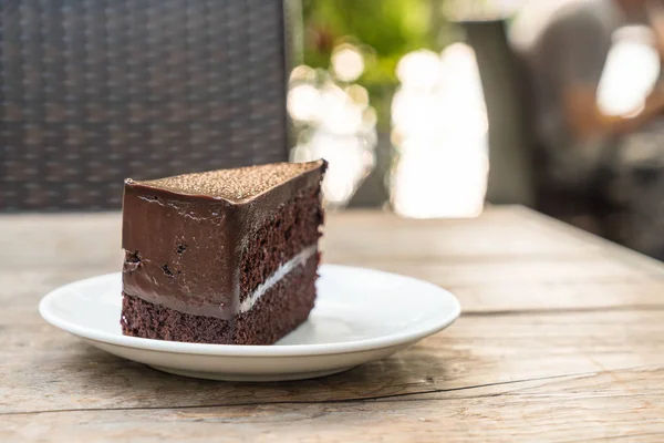 Çikolatalı pasta plaka üzerinde